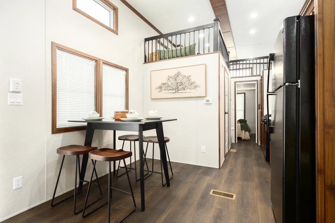 Canvas 7002wd interior home features