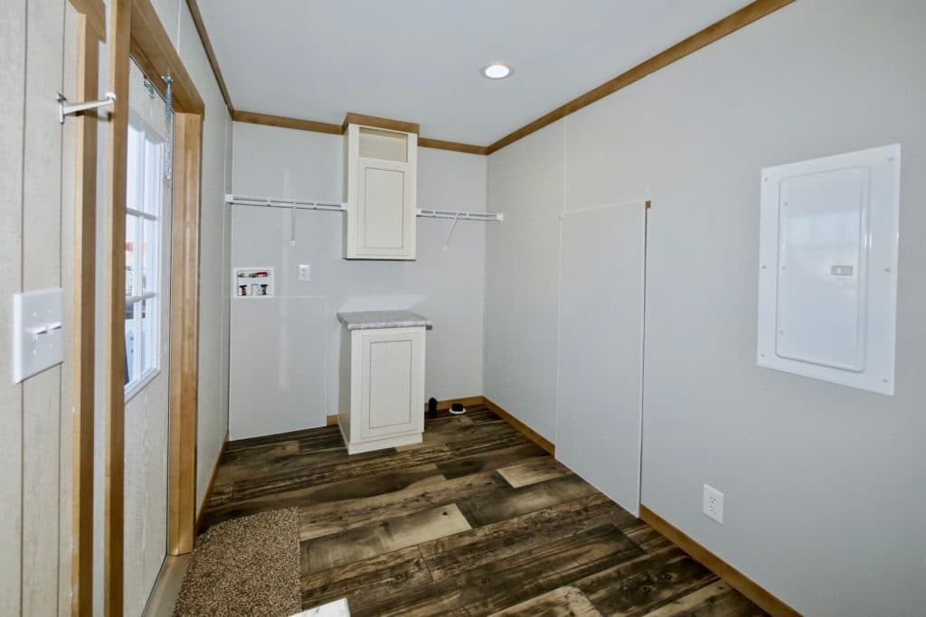 Macey 9768 interior home features