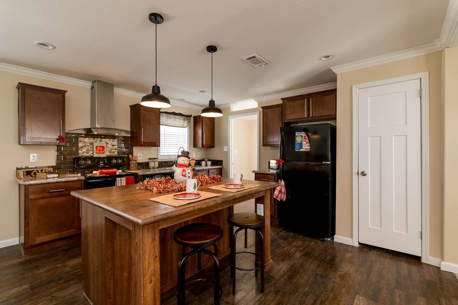 Titan extreme 3248e kitchen home features