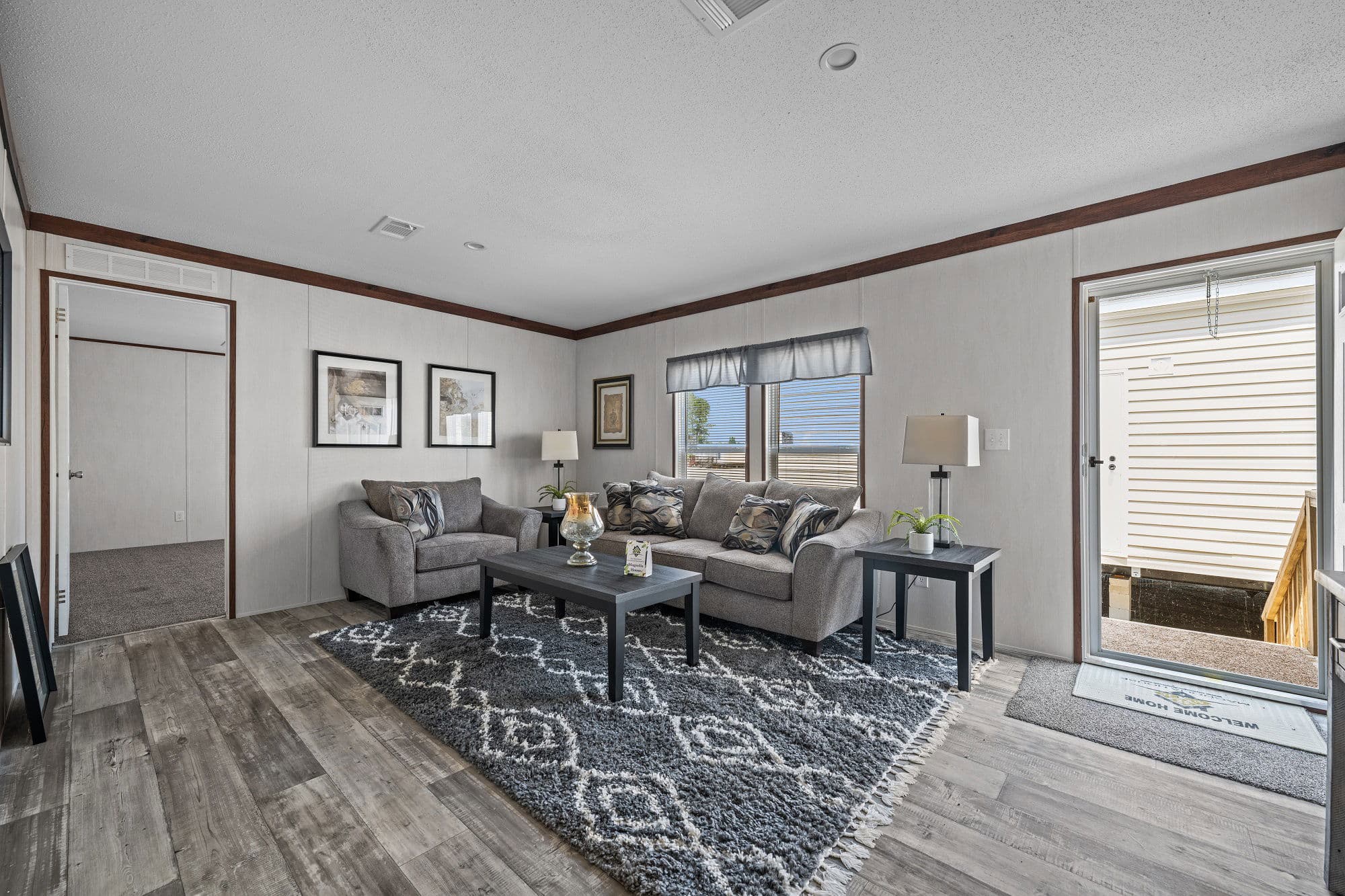 Nitro interior home features