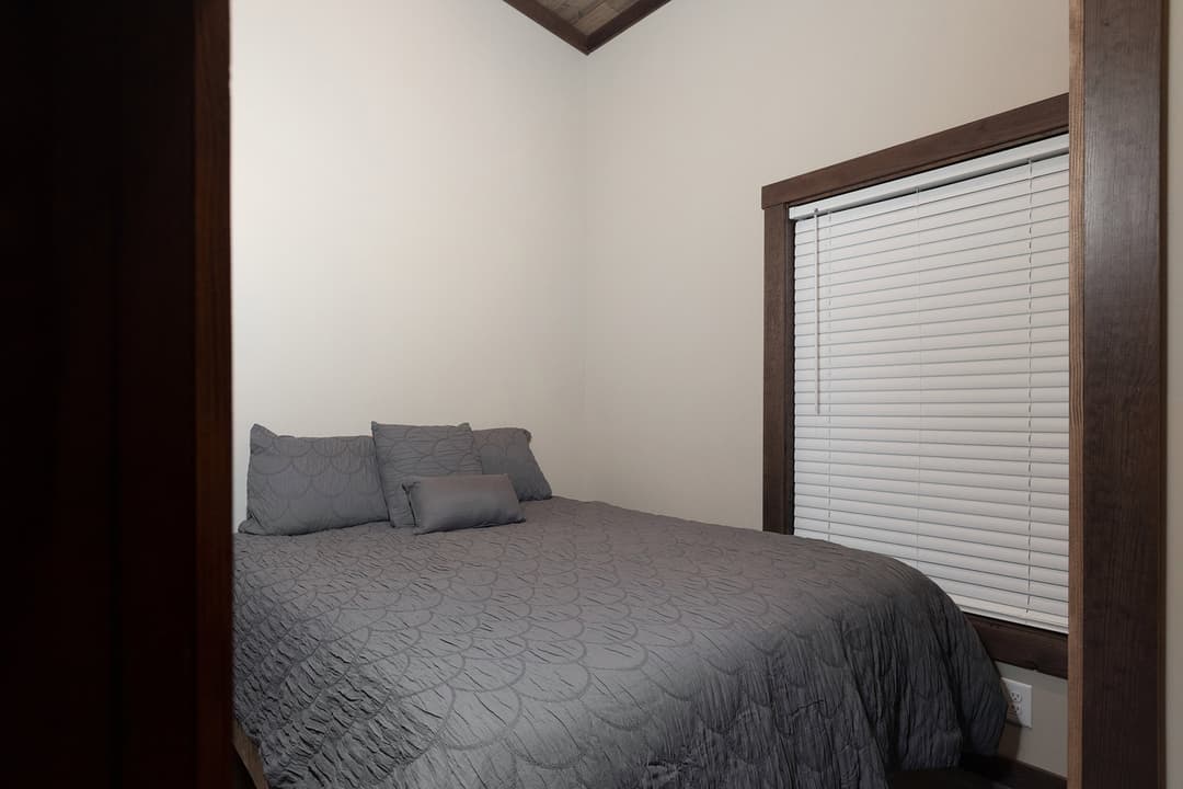 Cumberland bedroom home features