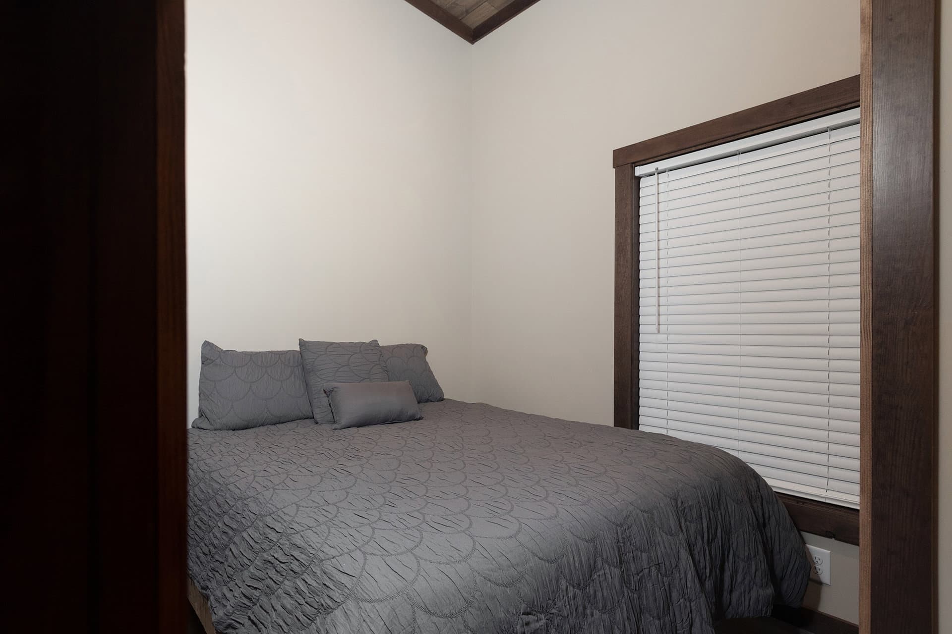 Cumberland bedroom home features
