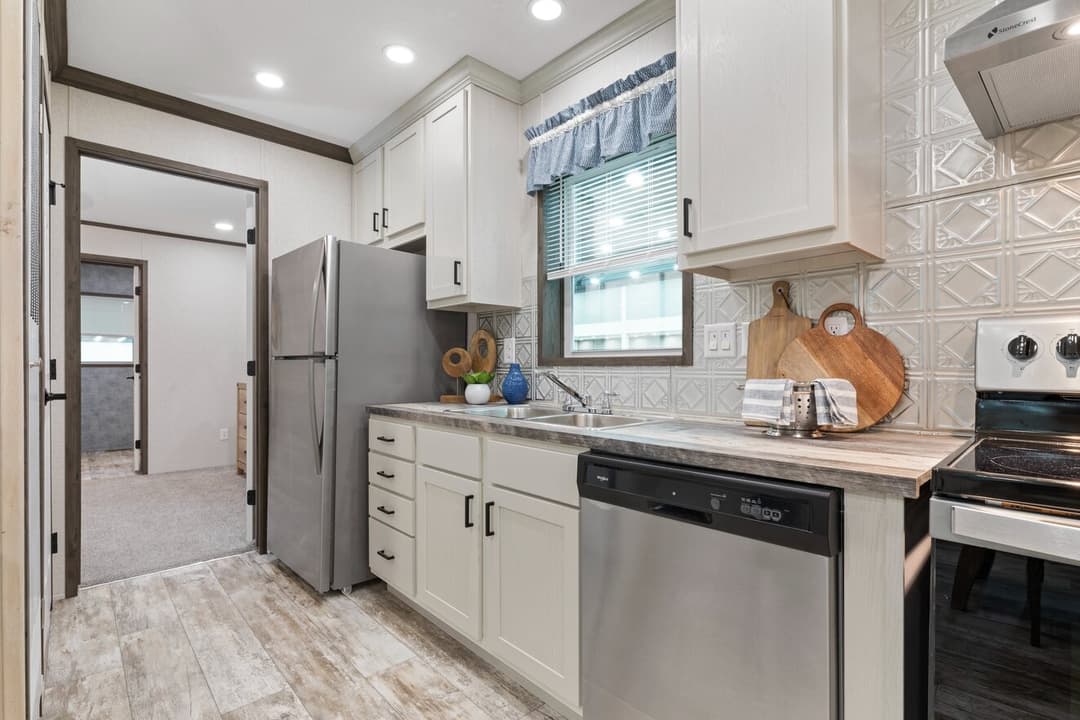 Tesla 24523 kitchen home features