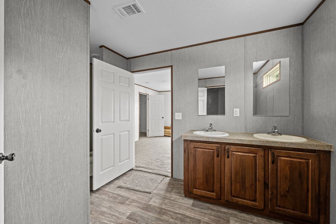 The messi bathroom home features