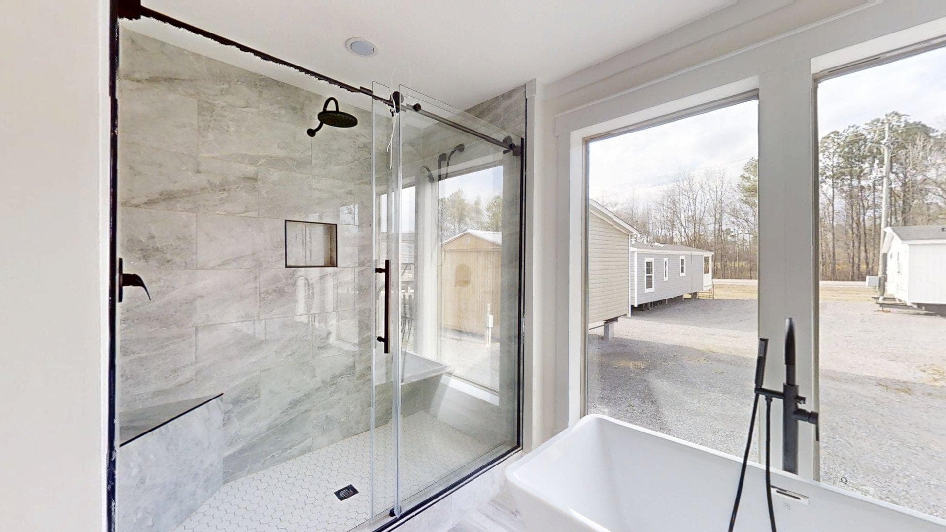 The king david 76 bathroom home features