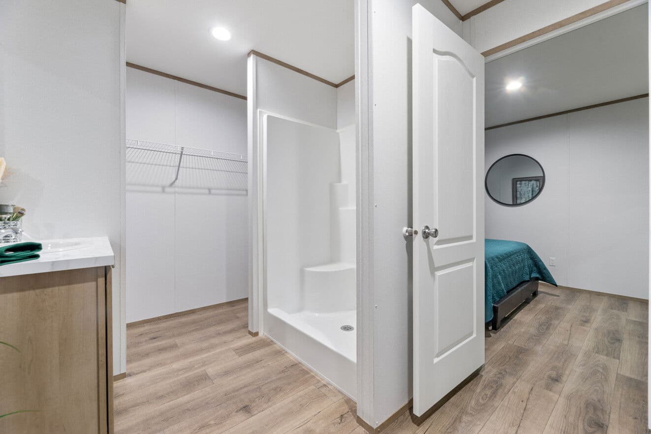 Augusta 16562a bathroom home features