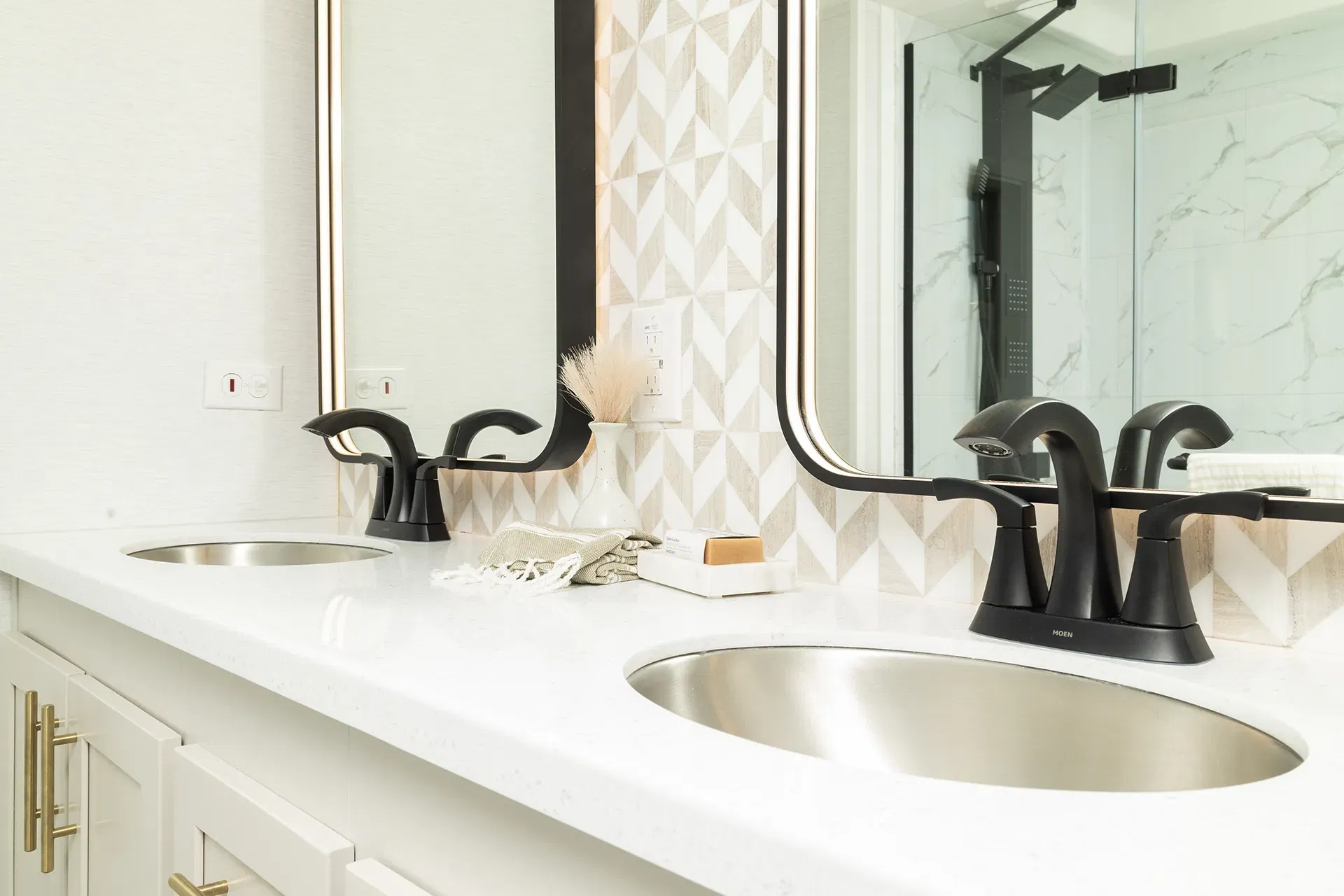 Eldorado 9081p bathroom home features