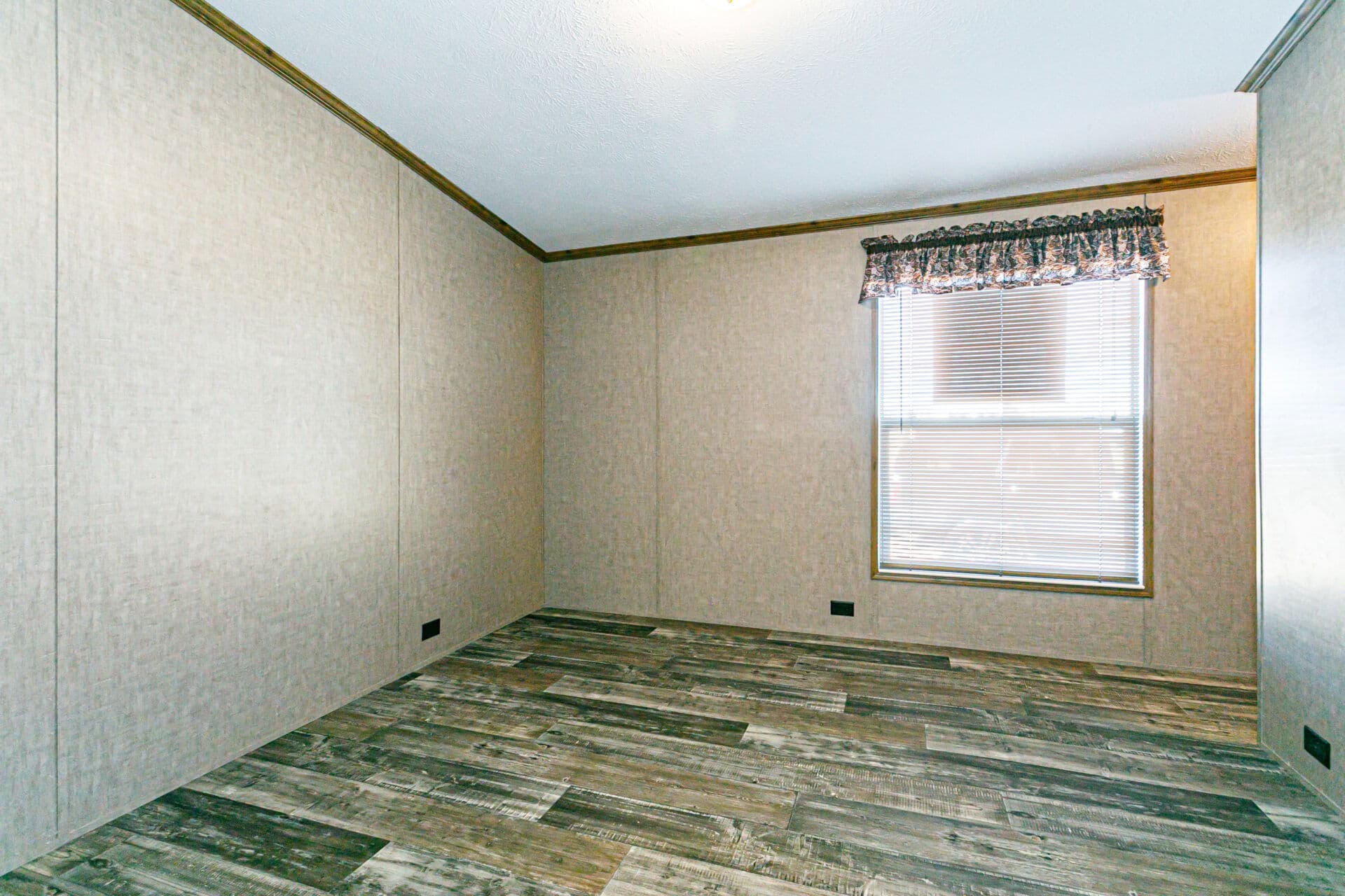 Classic c-3264-32c bedroom home features