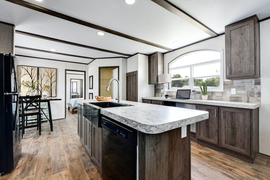 Pinnacle 16763u kitchen home features