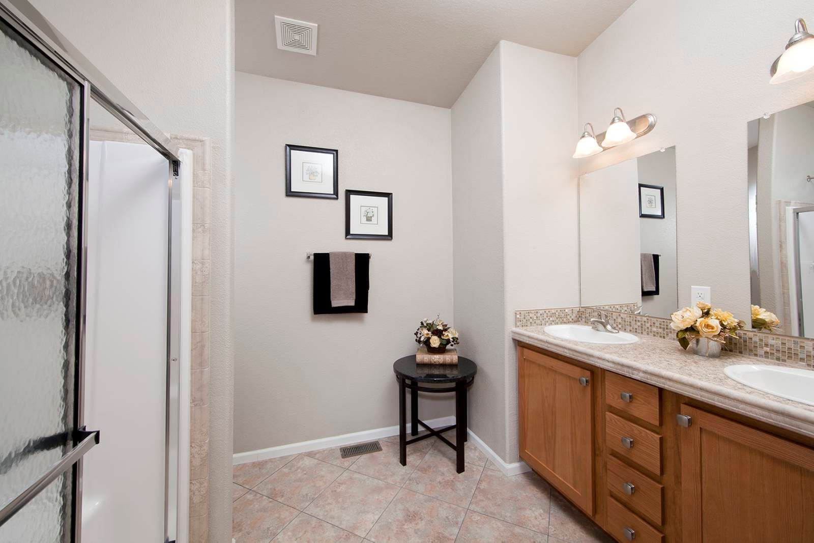 American freedom 2844 bathroom home features