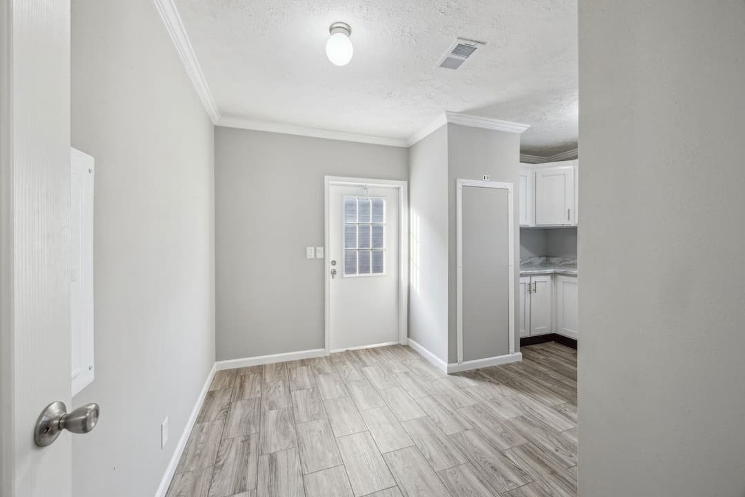 Md-43-32 stagecoach interior home features