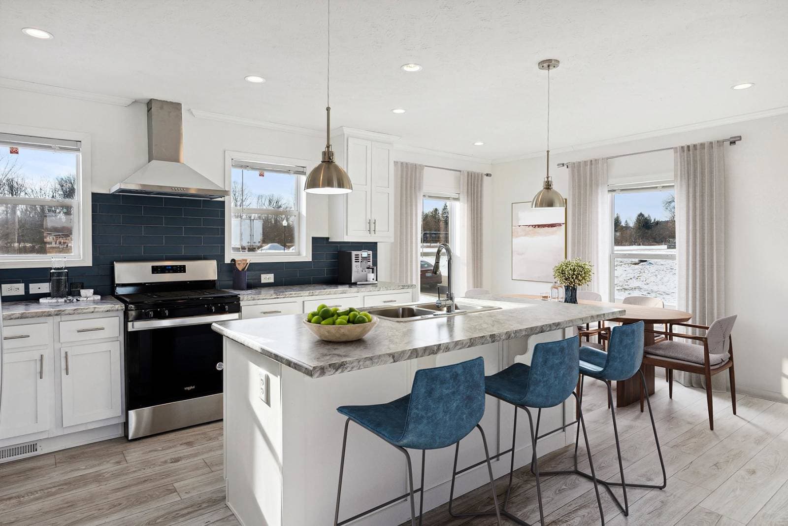 N682 kitchen home features