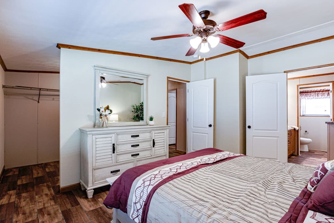 Doublewide s-28×56-32flp bedroom home features