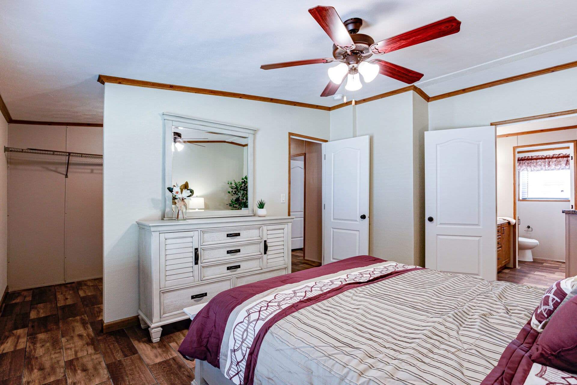 Doublewide s-28×56-32flp bedroom home features