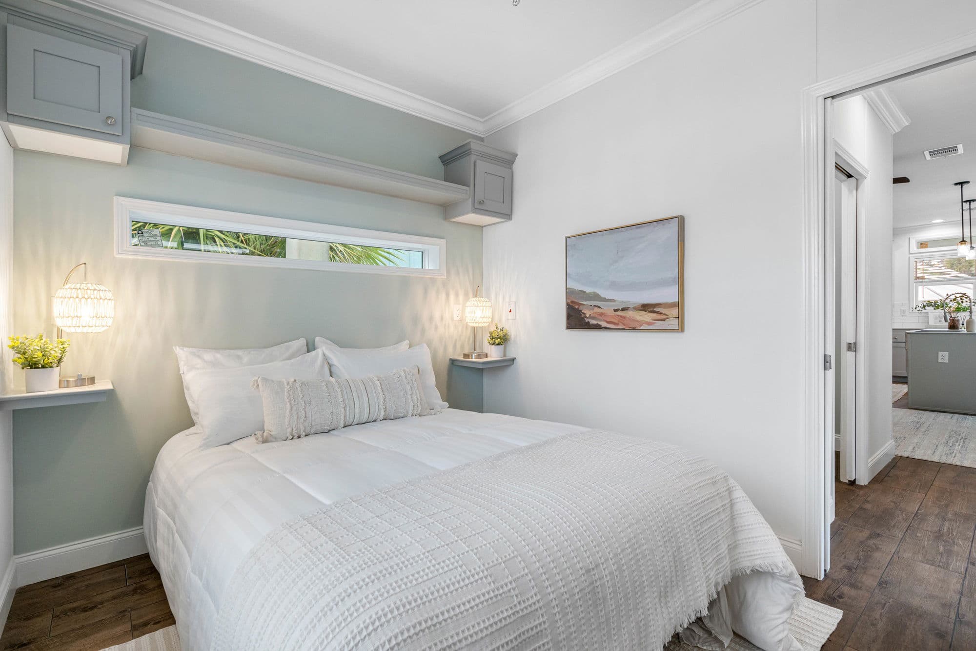 Daisy bedroom home features