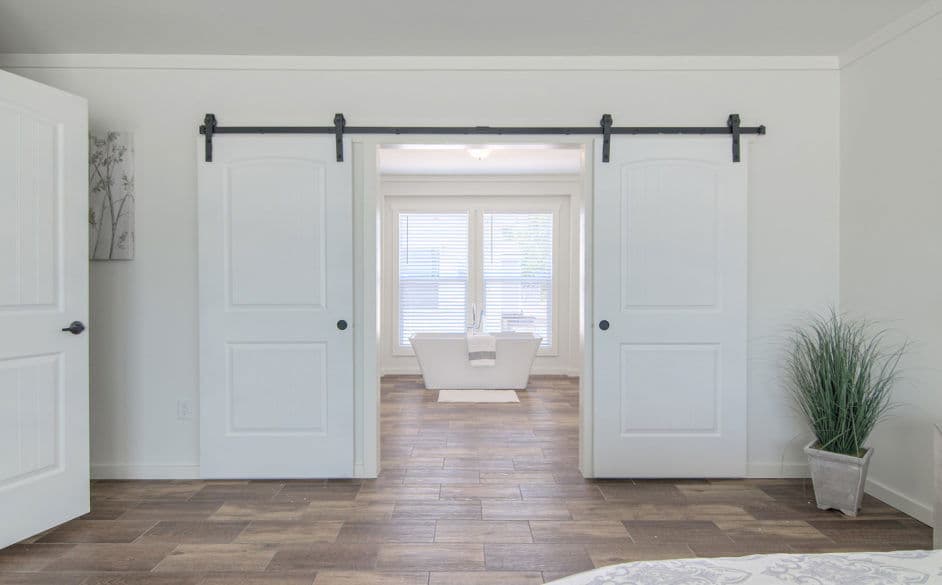 Pearl 6380 bathroom home features