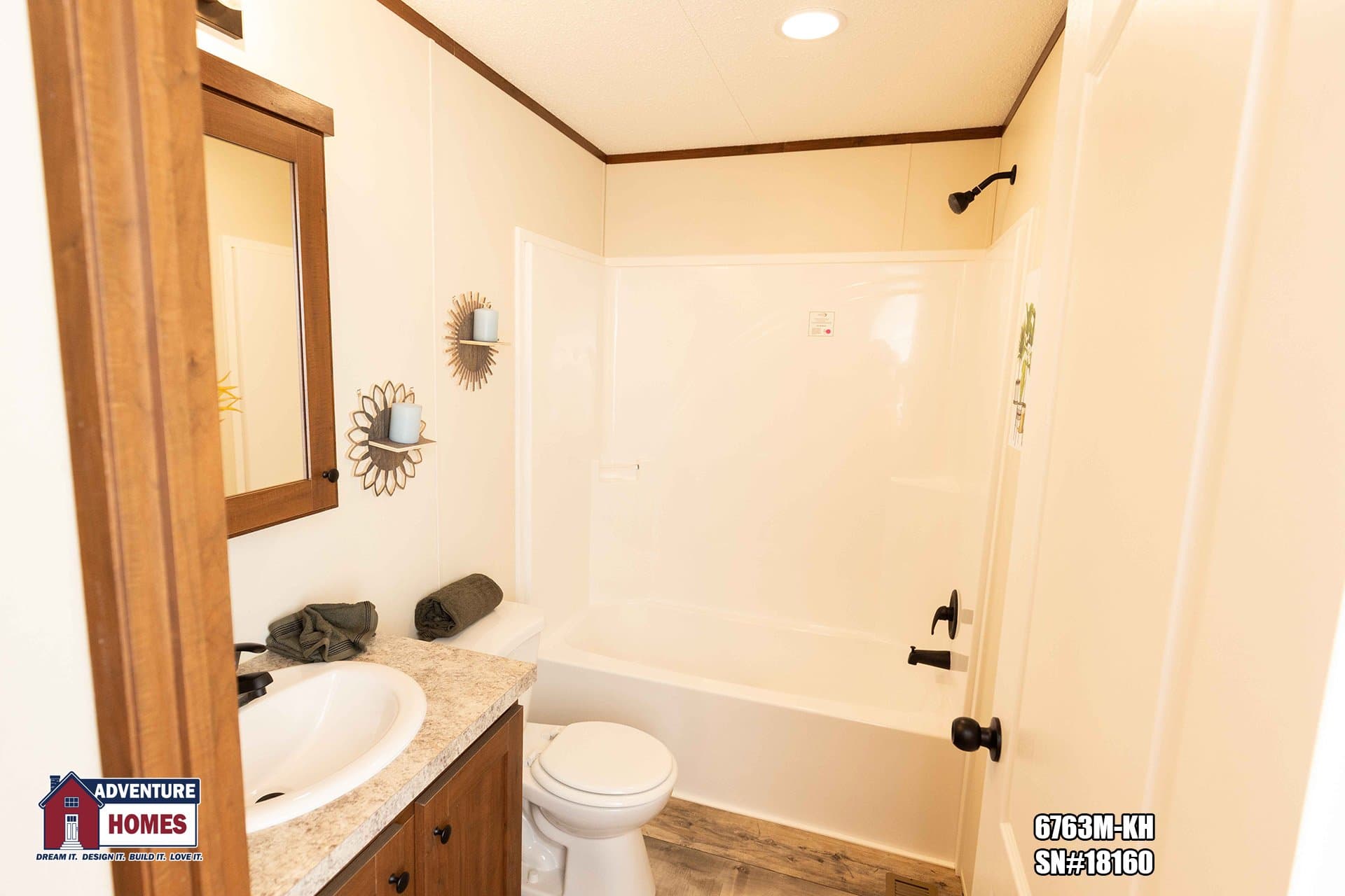 6763m-kh bathroom home features