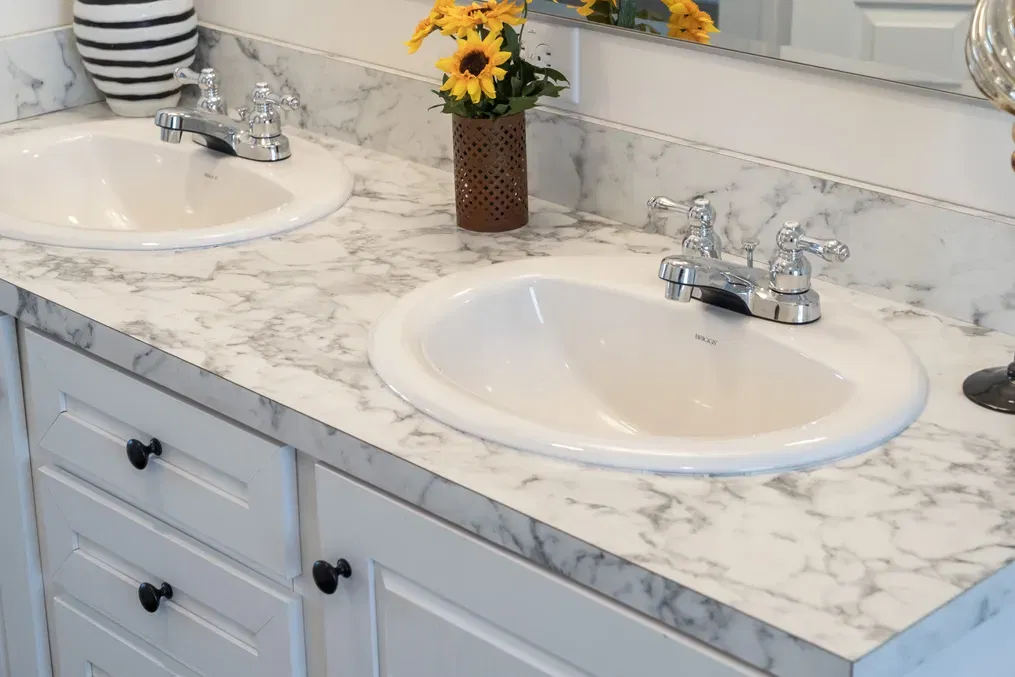 Park avenue bathroom home features