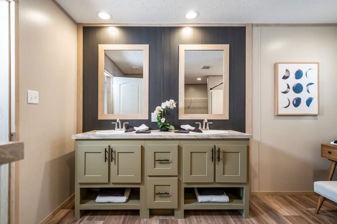 Rainier bathroom home features