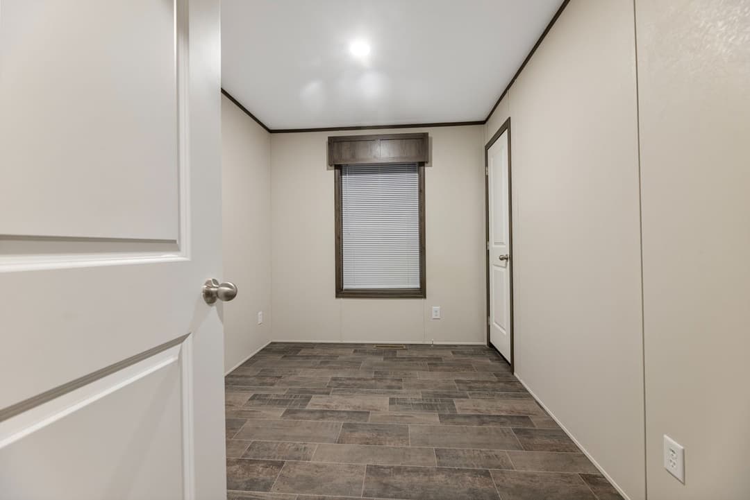 Vista 193500 bedroom home features