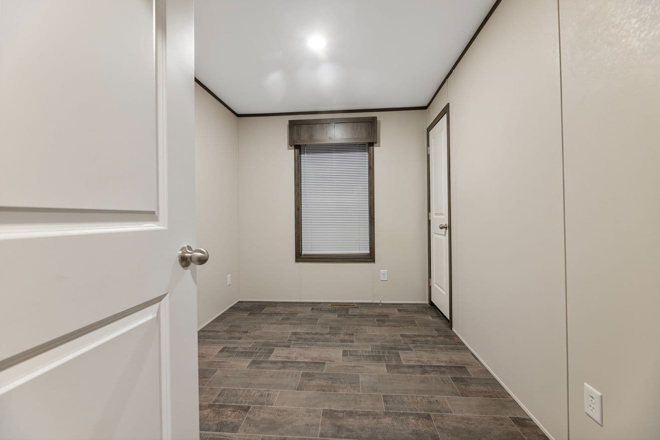 Vista 193500 bedroom home features