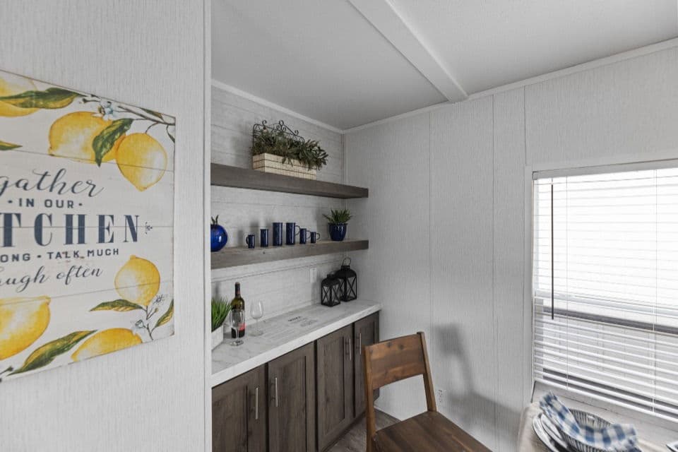 Pinnacle 16763p interior home features