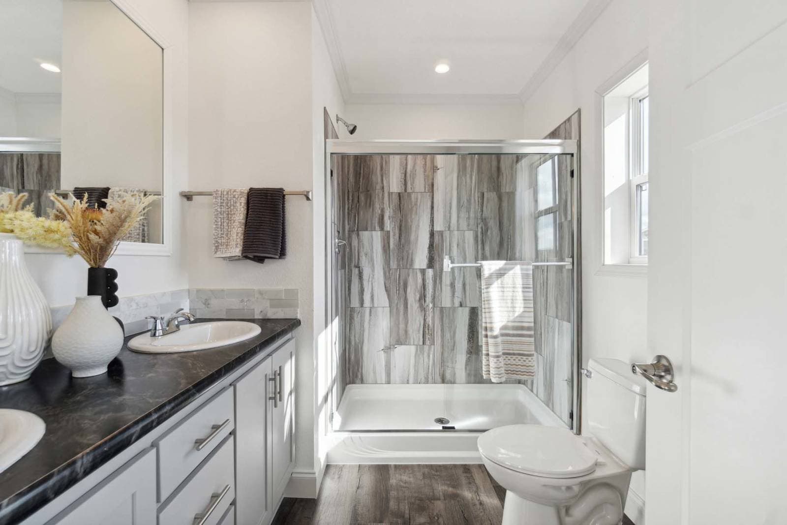 Orion-e bathroom home features