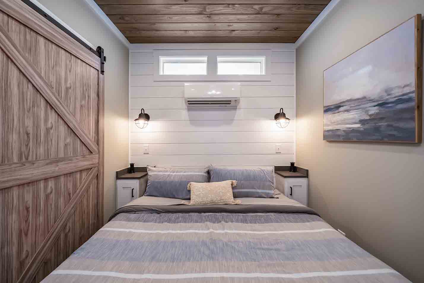 Cheaha bedroom home features