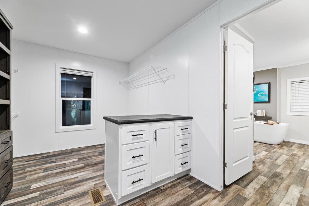 K2 bathroom home features