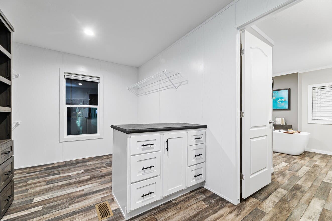 K2 bathroom home features