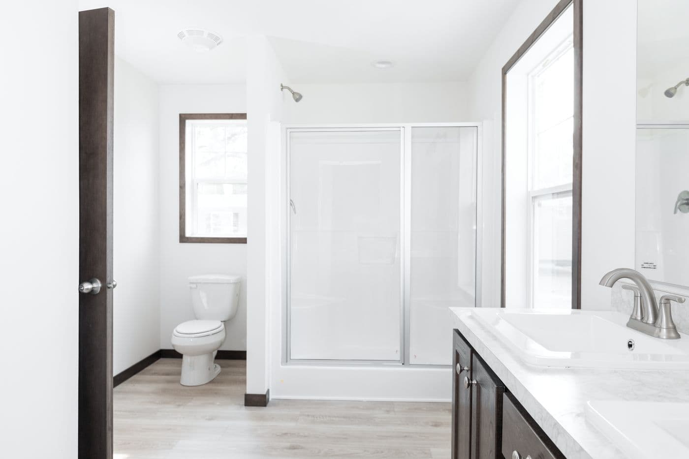 Tompkins blvd bathroom home features