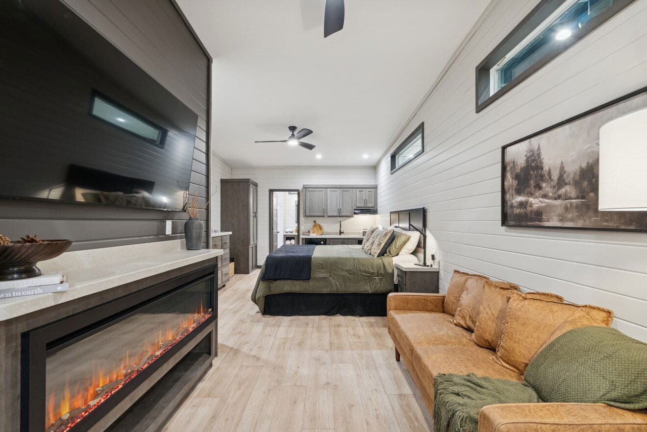 Cottonwood 14361h interior home features