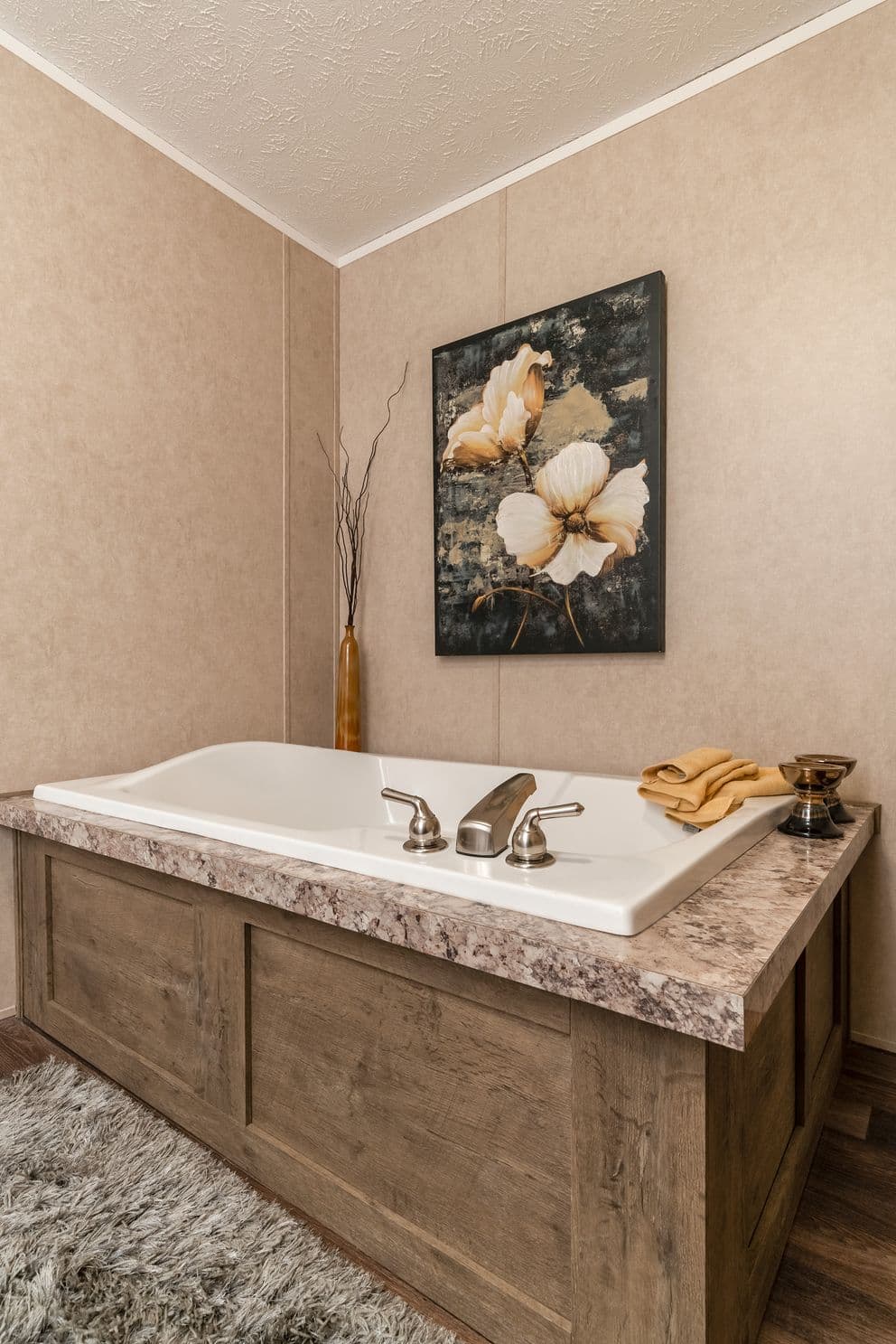 The eagle 52 bathroom home features