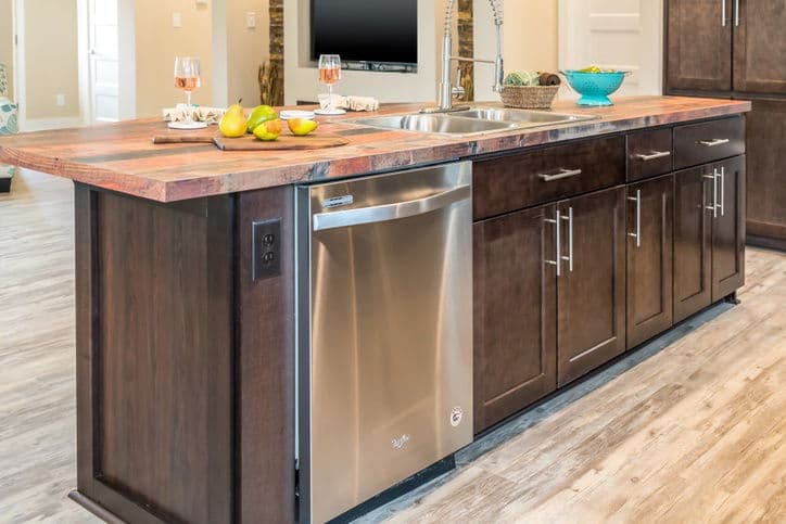 Oakmont 42623a kitchen home features