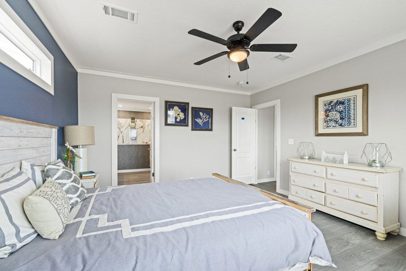 Horizon 30563z bedroom home features