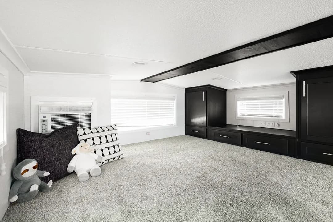 Island 6243 bedroom home features