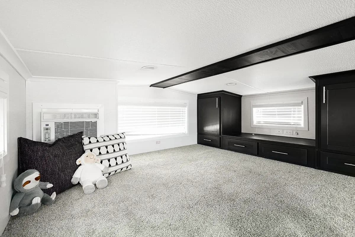 Island 6243 bedroom home features