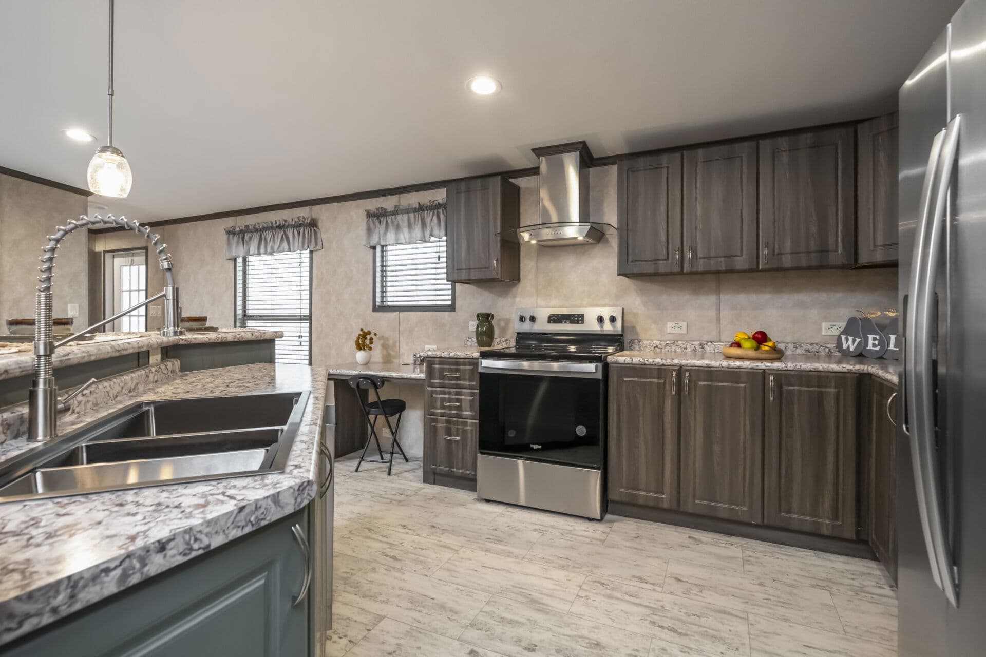 Classic c-3256-42b kitchen home features