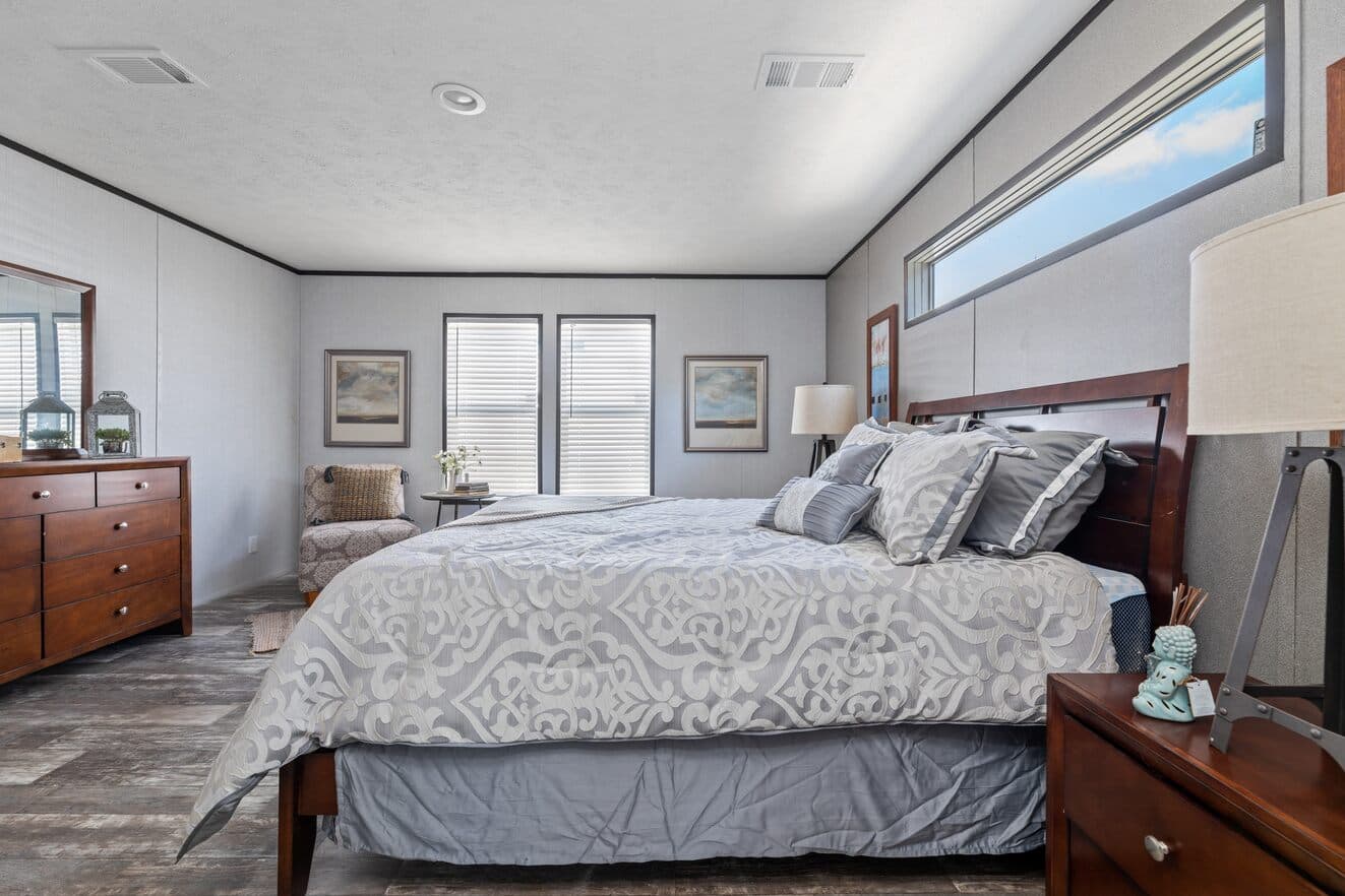 Valu premier 32563g interior and bedroom home features