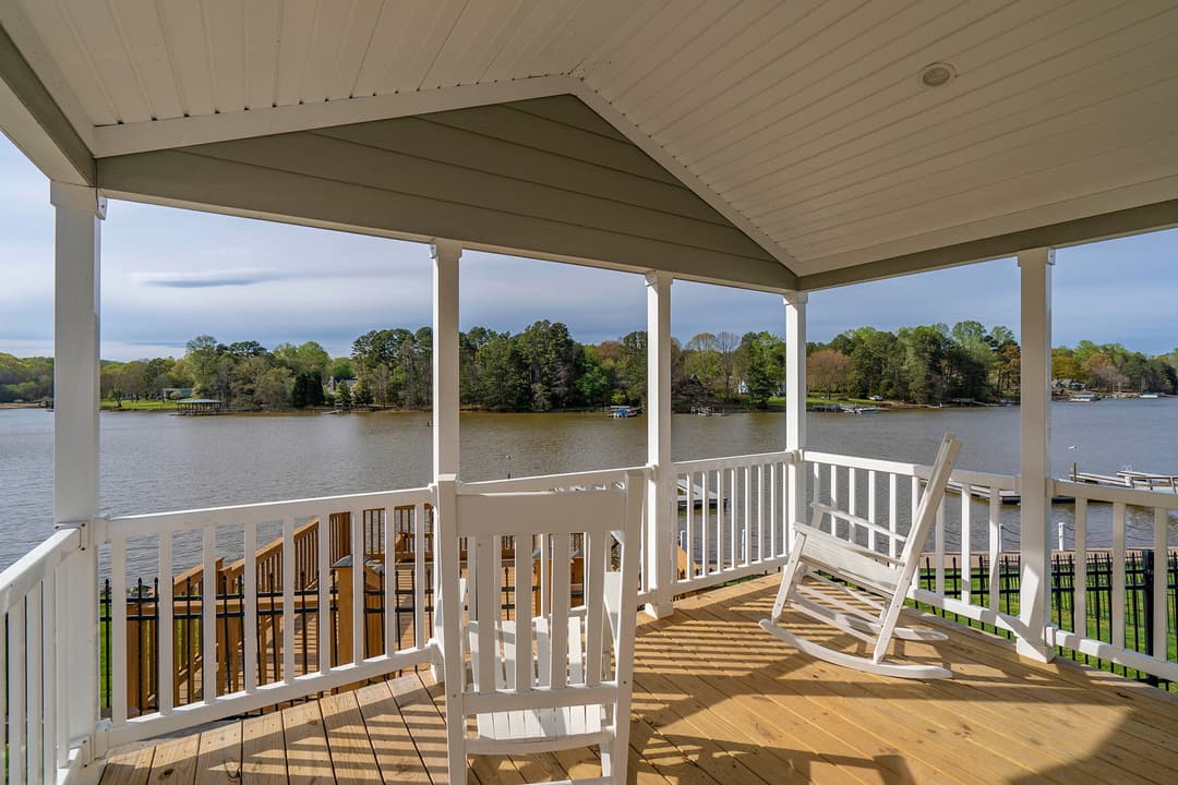 Shore park 4111 exterior home features