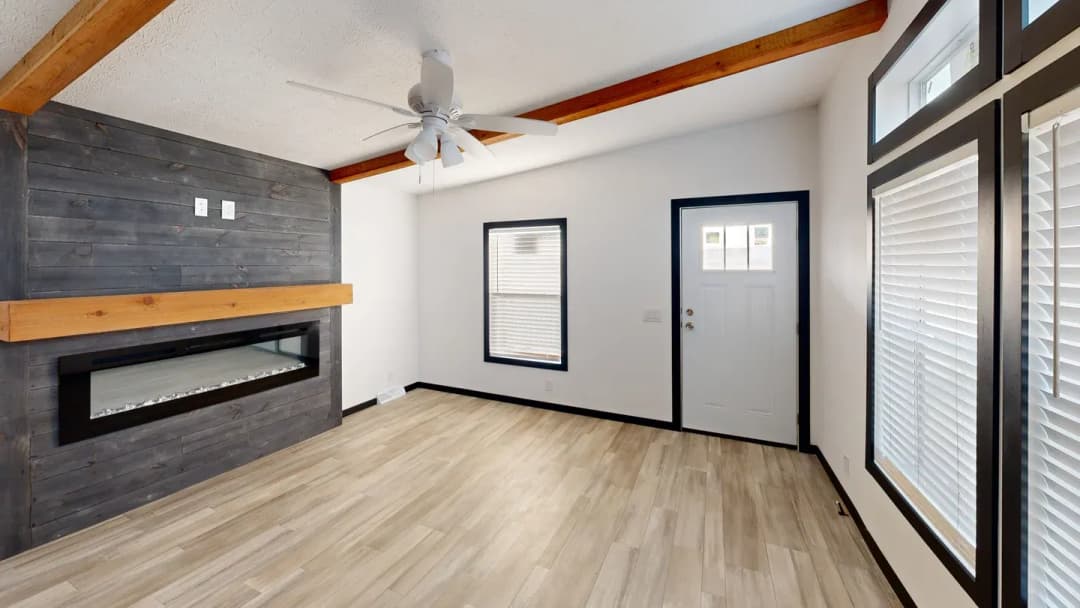 6481ls (16’ stretch) interior home features