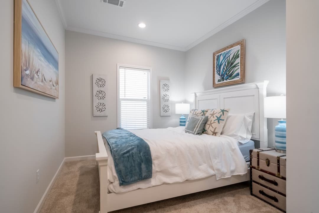 Tiffany bedroom home features