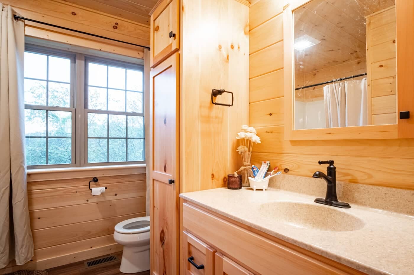 Alpine 2648 ii bathroom home features
