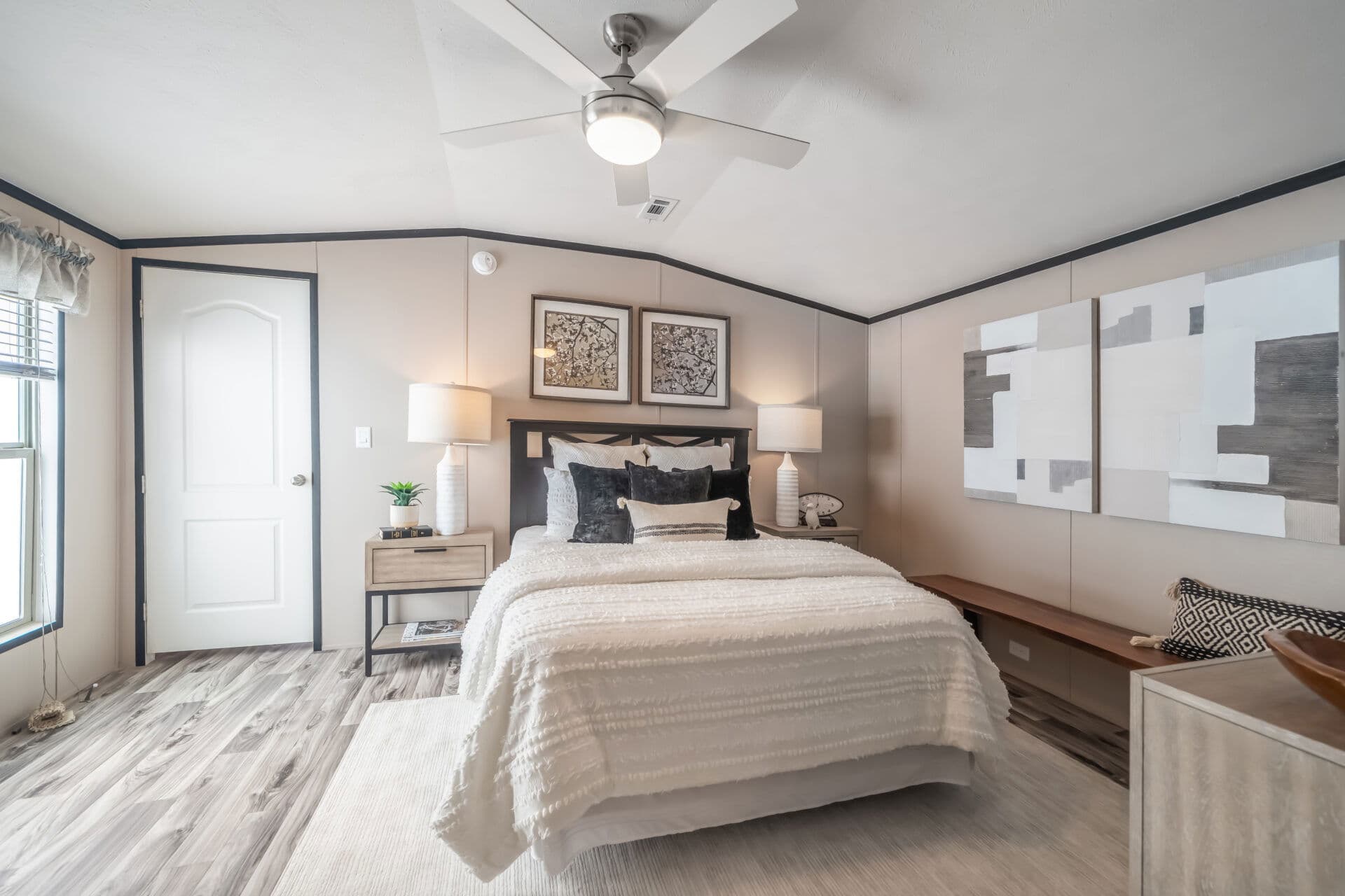 Singlewide h-16×72-32d shed bedroom home features