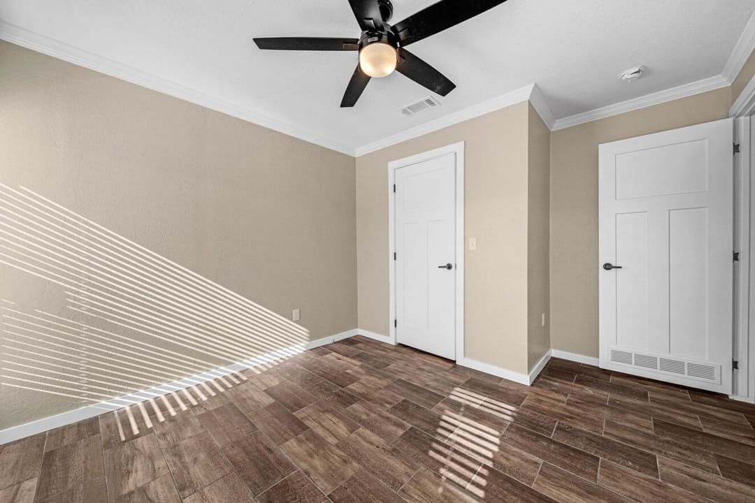 Sapphire 28663a interior home features