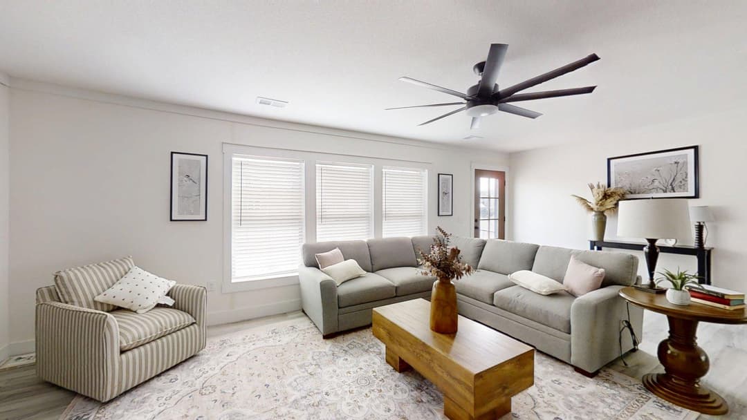 The king david 76 interior home features