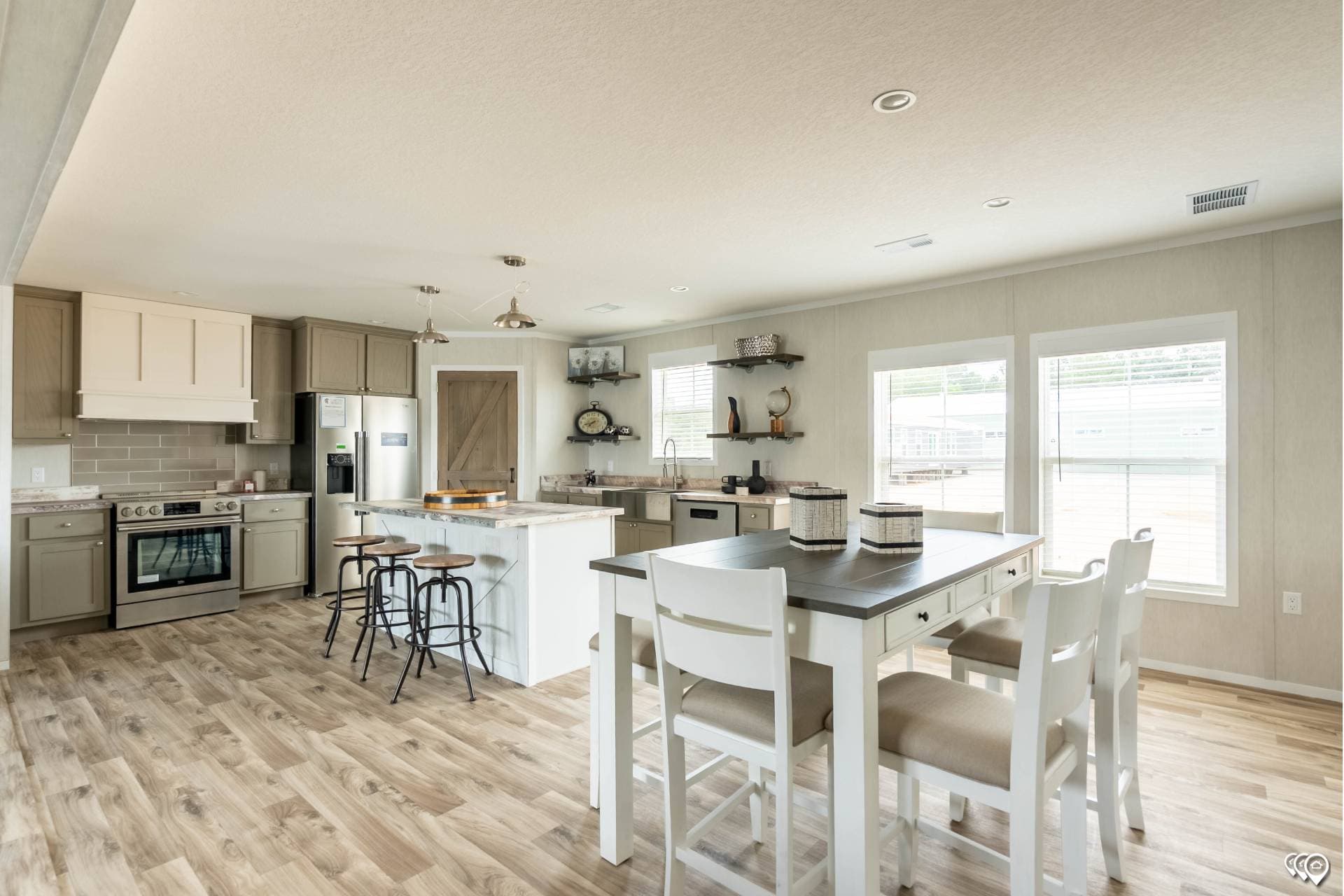 Arc3270-9002 interior home features