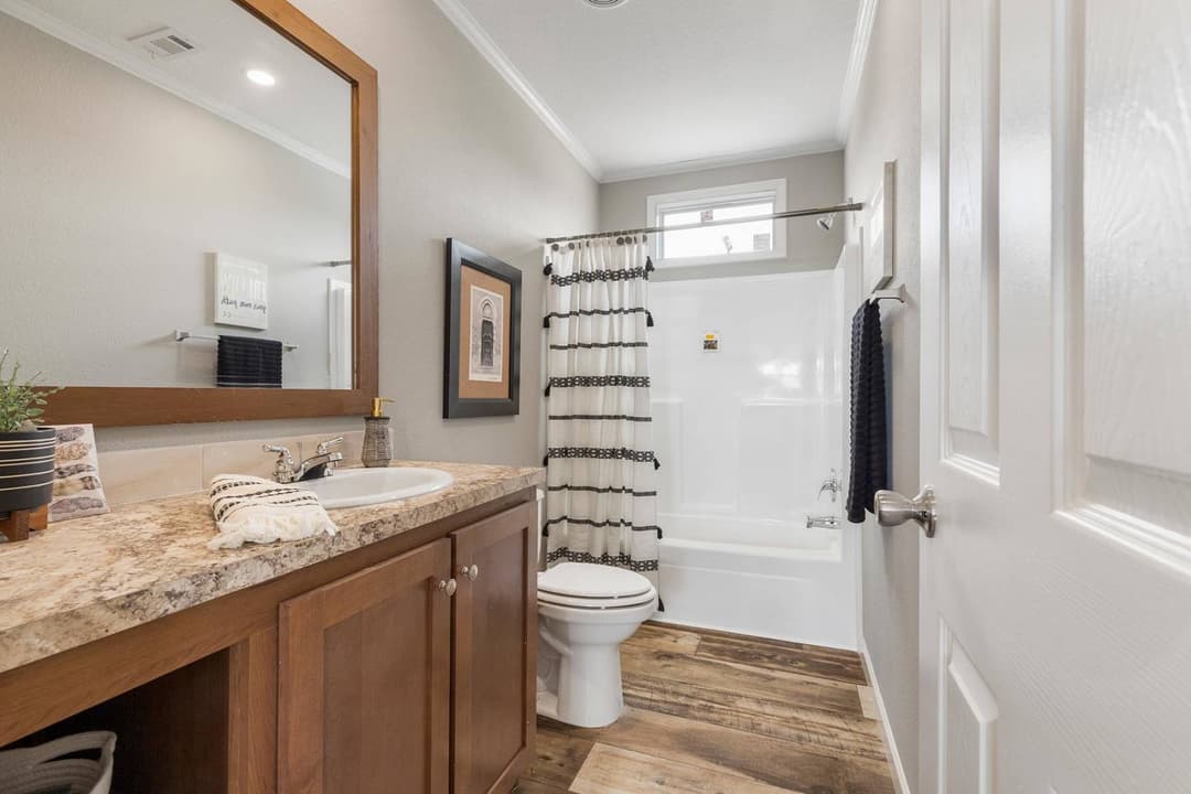 Titan extreme 3266d [the vegas] bathroom home features