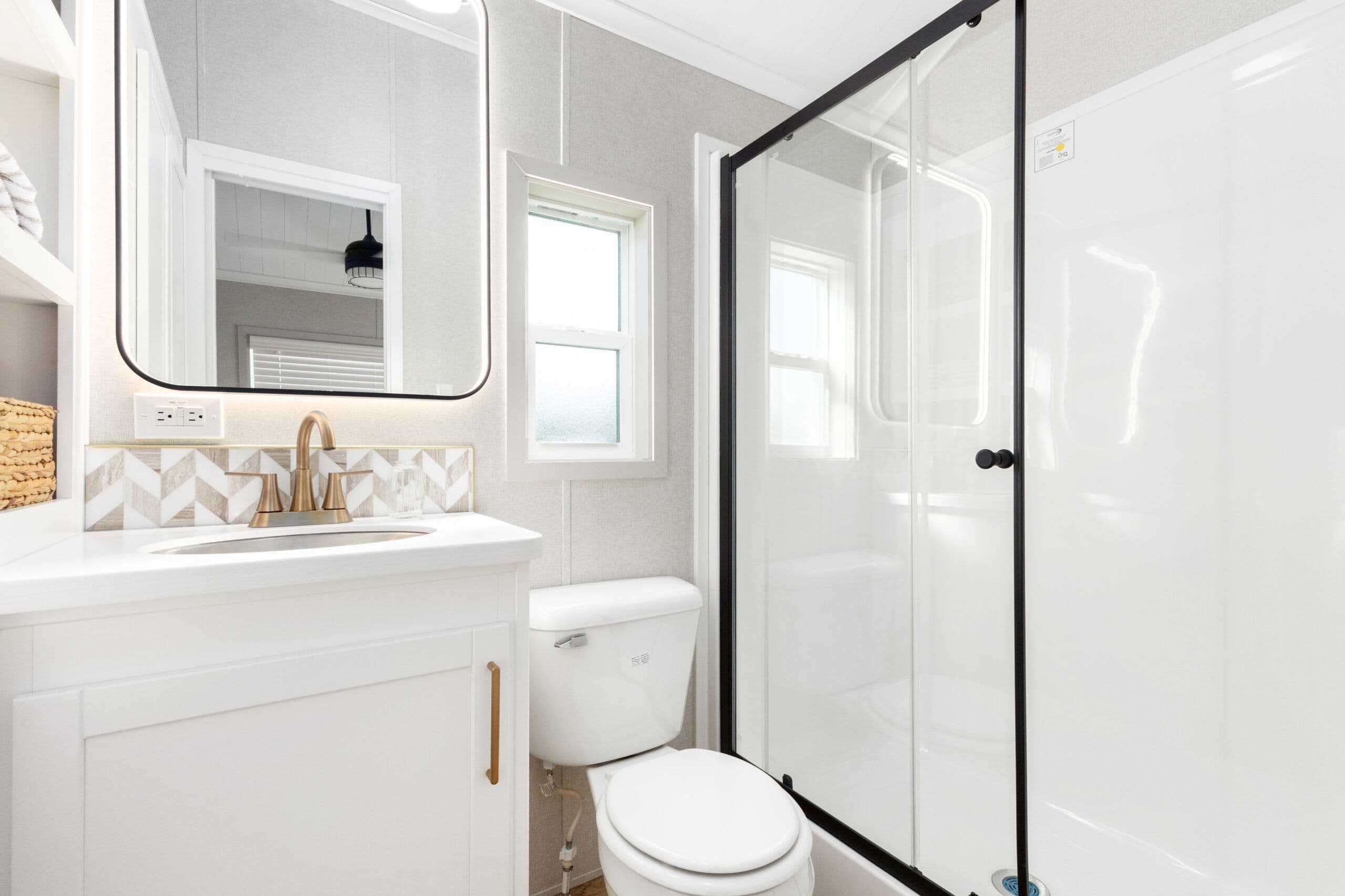 Eldorado 9092 bathroom home features