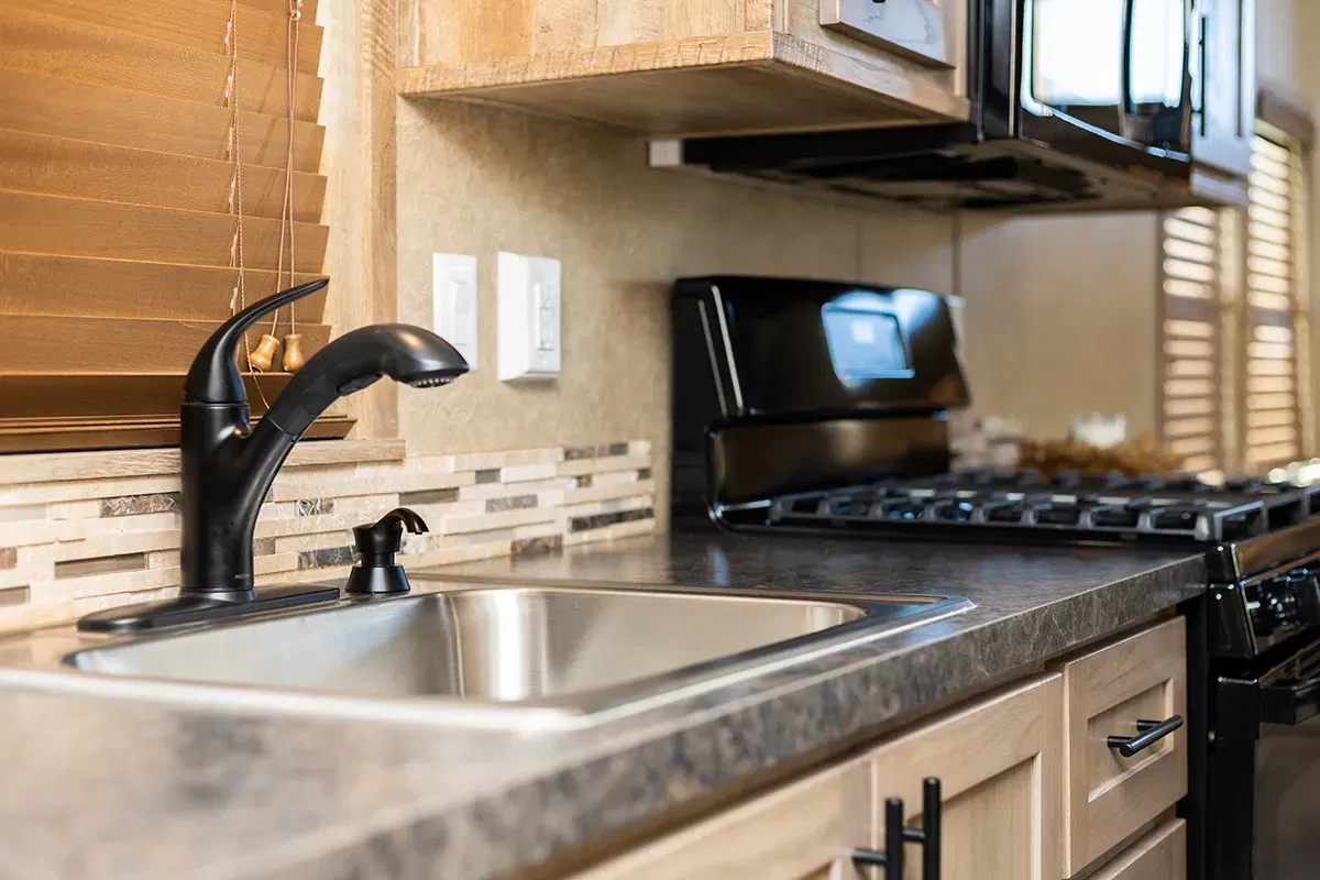 Lakeside 8043k kitchen home features